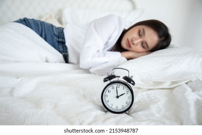 Insomnia In Beautiful Women. An Asian Woman Tries To Sleep But She Cannot Sleep Because She Has Anxiety And Stress From Hard Work. Psychiatric Care And Medication From A Doctor