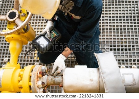 Inspectors inspect pipes in the petrochemical industry with ultrasonic instruments