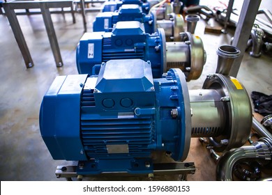 Install a new pump and large motor. The blue body is installed in the pipeline in the power plant industry.