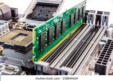 Installation of computer memory 
