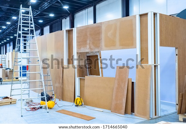 Installation of\
plywood partitions in the exhibition hall. Installation of plywood\
frames. Division of space. Zoning of space. Construction work.\
Renovation in the exhibition\
hall.