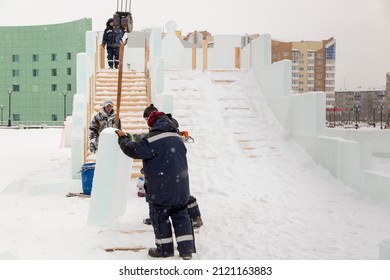 Installers At The Installation Of An Ice Slab For An Ice Town