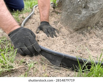 Installing flexible plastic garden edging