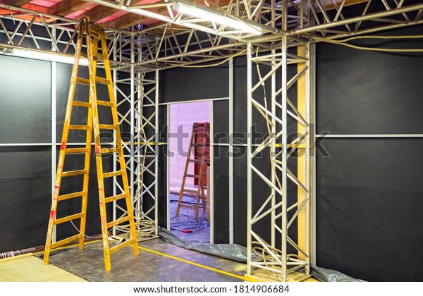 Installing partitions in an office\
space. Zoning of space. Dividing a large room into rooms. Repair\
work in the office. Services of construction\
teams.