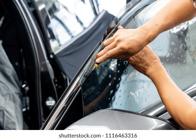 Installs A Tint Film For The Car Glass - Selective Focus Point