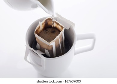 Instant freshly brewed cup of coffee,Drip bag fresh coffee