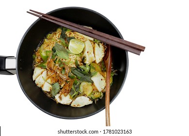 Instant noodles Cooking Thai style Put in the pan  isolated on a white background and Ideal for use in the design fairly