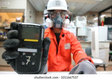 Instrument Technician Is Take Standard Gas For The Job Calibrate Or Function Check Of Personal Gas Tester Or Gas Detector.