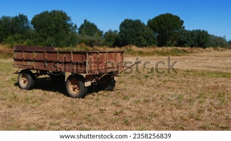 Instrument tools, old agricultural machines, transport cart to treat agricultural land, more or less old, more or less abandoned and in degradation, Hispanic region, material waste, hand of work, 