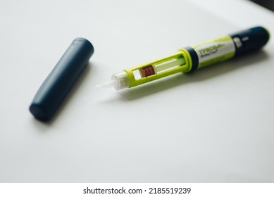 Insulin Pen Needle. Diabetes Devices For Easy Self Injection.