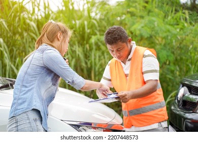 The Insurance Agent Checks The Customer's ID Card. And Enter The Details On The Claim Report Form After The Accident. Traffic Accident Insurance Concept.
