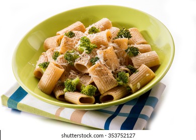 Integral Pasta With Broccoli And Parmesan Cheese