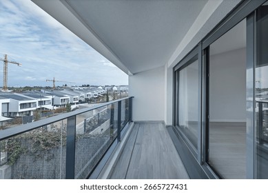 Integration of terrace windows with a ventilated façade using continuous gray profiles