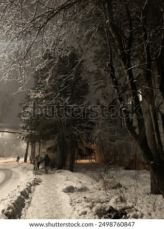 inter alley. Snowdrifts, evening, lanterns burning and a fabulous atmosphere