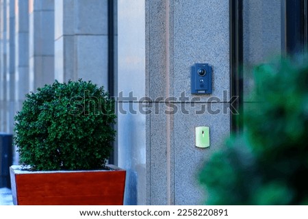 Intercom with video camera and a device for reading passes of electronic cards at the entrance to the building
