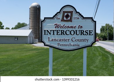 Intercourse, PA, USA - May 15, 2019: A Welcome To Intercourse Sign Located Along The Old Philadelphia Pike In Lancaster County.