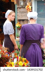 Intercourse, PA, USA September 18 Two Mennonite Women Shop At A Garden Center In Intercourse, Pennsylvania