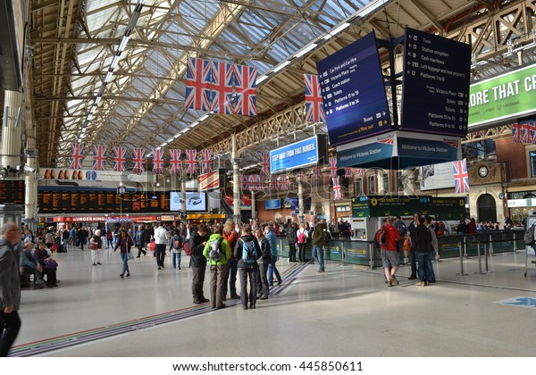 interior-busy-commuters-london-victoria-600w-445850611.jpg