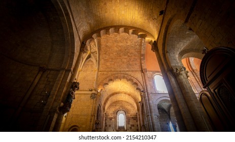 Interior Of The Church Of San Isidoro De León In Spain In Romanesque Style, With Overhead Lighting And A Cozy Atmosphere. Architecture, Religion, Silence And Recollection.