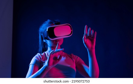 Interior Designer Using a VR Software and VR headset to Design a project of new home.