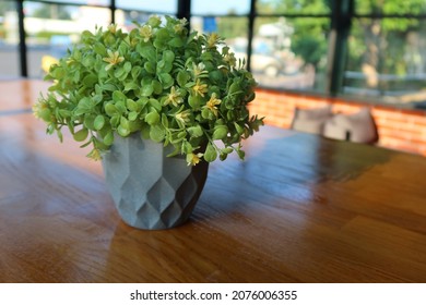 The interior of the dining room table is decorated with beautiful flower pots and replicas.