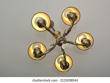 Interior Feminin And Elegant Design With Beautiful Chandelier