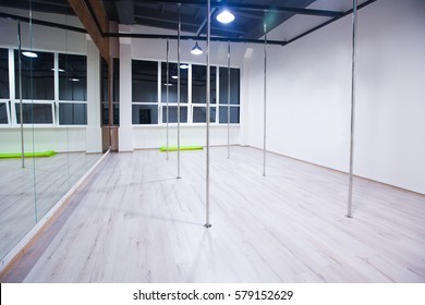 Empty Dance Studio Bilder Stockfotos Und Vektorgrafiken