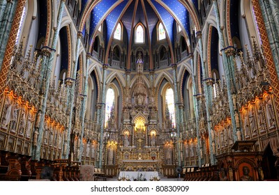 ノートルダム大聖堂の内部 カナダオンタリオ州オタワ の写真素材 今すぐ編集