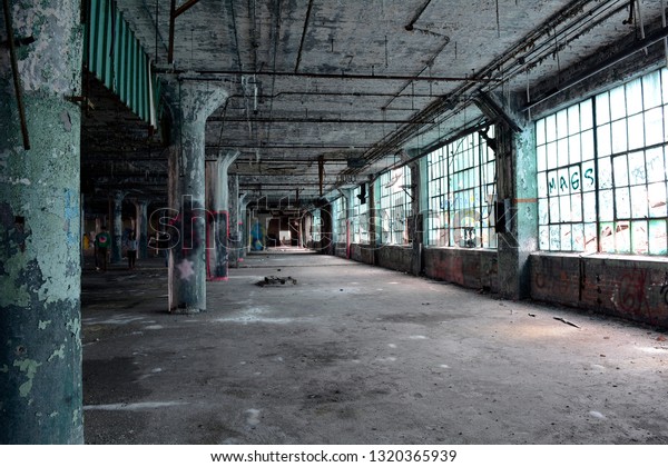 Interior Perspective Old Abandoned Auto Factory Stock Photo 1320365939 ...