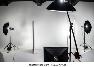 The interior of the photo studio. Preparing to work with photographic equipment. Cyclorama, background, exposure to light on the octobox, softbox. Studio flags.