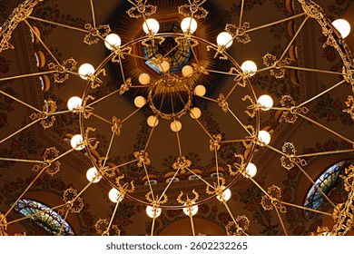 Interior de la sinagoga, Subotica, Serbia