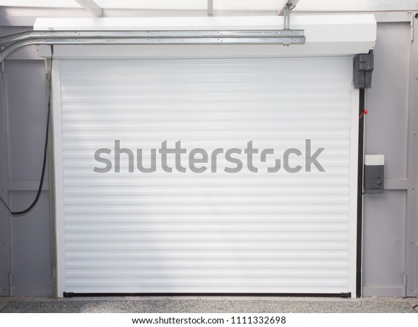 interior view of the system and mechanism of the\
electric automatic garage\
door