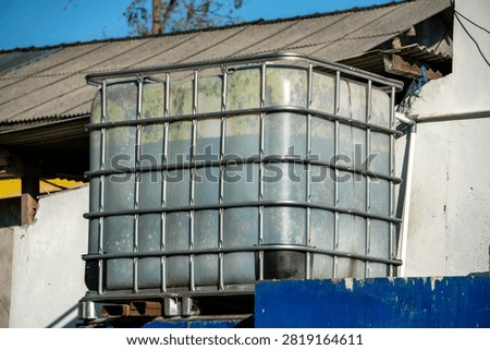 Intermediate Bulk Containers (ICUs) are commonly used for storing and transporting liquids. These containers have a cuboid design that allows for efficient stacking and are mounted on pallet bases for easy transportation.