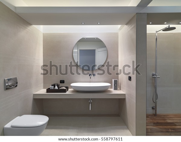 Bagno Moderno In Marmo.Scatti Interni Di Un Bagno Moderno Foto Stock Modifica Ora 558797611