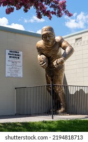 International Falls, Minnesota -2022: Bronislau Nagurski Statue At Bronko Nagurski Museum. Canadian-born 1930's Professional American Football Player In National Football League (NFL) And Wrestler.