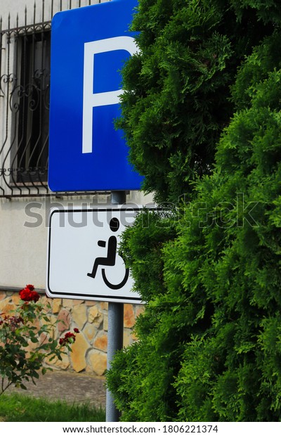 International traffic sign \'Parking\' persons\
with disabilities