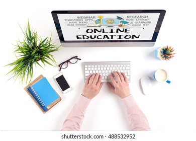 INTERNET COMMUNICATION KNOWLEDGE COMPUTER  AND ONLINE EDUCATION CONCEPT