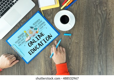 INTERNET COMMUNICATION KNOWLEDGE COMPUTER  AND ONLINE EDUCATION CONCEPT