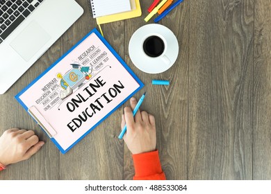 INTERNET COMMUNICATION KNOWLEDGE COMPUTER  AND ONLINE EDUCATION CONCEPT