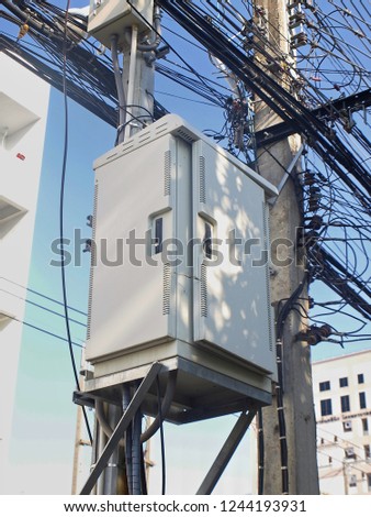 The Internet Control Box or NODE is a box mounted on a pole that combines several pairs of cables. The speed of the line. According to the package purchased by the customer.