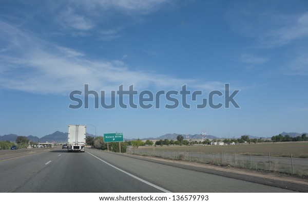 Interstate-10 agriculture control post at\
Rivera Drive in Blythe,\
California