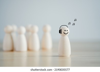 Introvert Person. Individuality. Unique. Person Who Happy And Enjoy By Solitude, Spent Time Alone. Wooden Figure Happy With Listen Music Alone Among Many Crowd. Psychology Personality Concept.