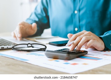 Investors are calculating profits and costs with calculators, growth and investment chart analysis, business planning and strategies to maximize sales profits. Long term business plan. - Shutterstock ID 2184658747