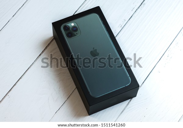 Iphone 11 Pro Max Green Box Stock Photo 1511541260 | Shutterstock