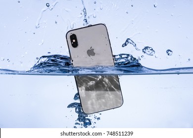 iPhone X in water

2017-11-05 product photoshoot for editorial use