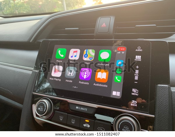 Ipoh, Perak, Malaysia, 21 September 2019 -Details\
of Apps and icons on the the Apple CarPlay on new iOS13 main screen\
interface in Honda car dashboard.Safe driving with a hands free use\
of smart phone