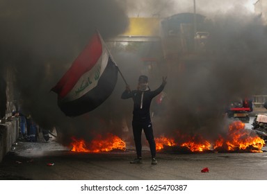 Iraq Najaf 22/1/2020
Iraqi Protesters Block The Road By Burning Tires To Protest The Iraqi Government