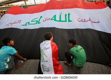 
Iraq Najaf 27/7/2018
Iraqi Protesters Holding Flags Of Iraq Protest The Iraqi Government