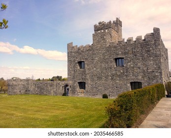 Ireland - castles. 
On the green island there are many monuments that are worth our attention, castles, villages, monuments of culture and nature.