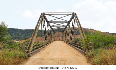 Puente hierro cerca las